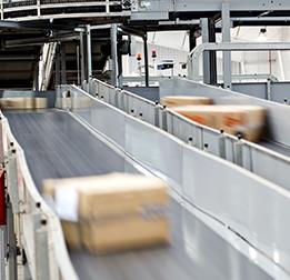 Транспортировка посылок и системы сортировки